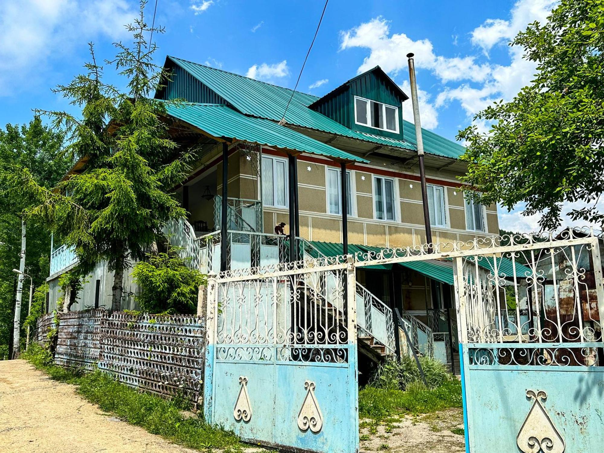 Hotel Armazi à Khulo Extérieur photo